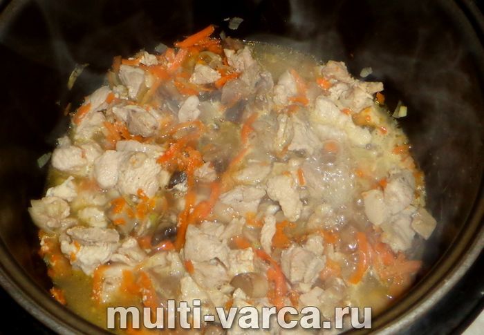 Ризото з грибами та куркою в мультиварці