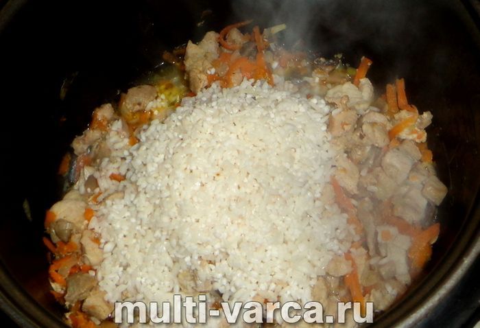 Ризото з грибами та куркою в мультиварці