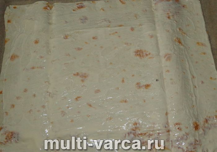 Рулет із лаваша з куркою, сиром і яйцем