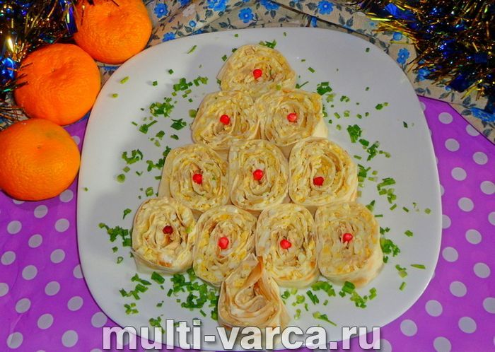Рулет із лаваша з куркою, сиром і яйцем