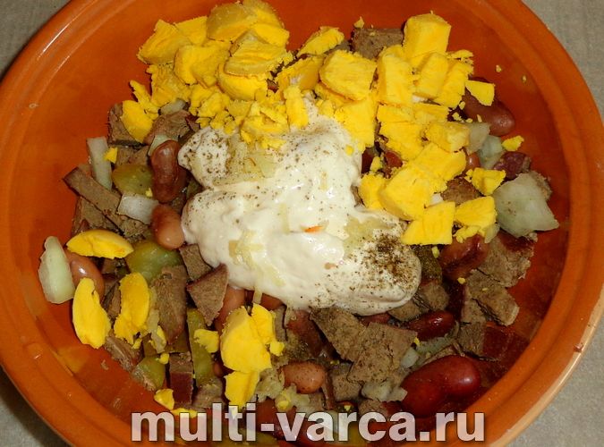 Салат із квасолею і печінкою "Пінгвін"