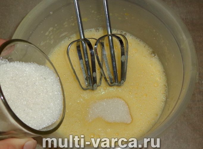 Шарлотка зі щавлем у мультиварці