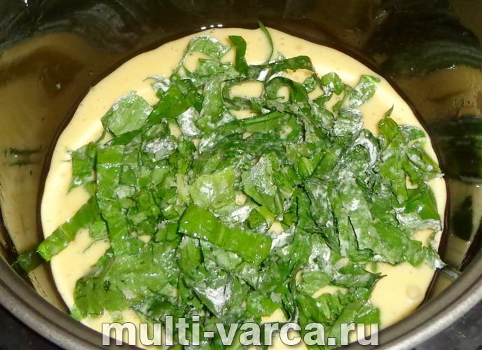 Шарлотка зі щавлем у мультиварці