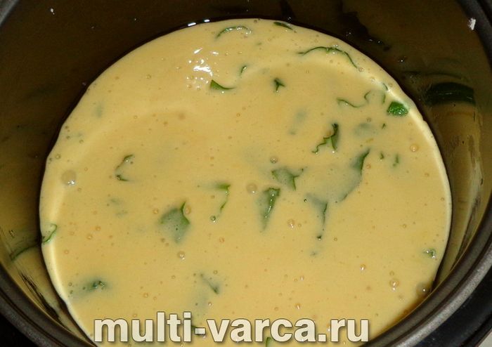Шарлотка зі щавлем у мультиварці