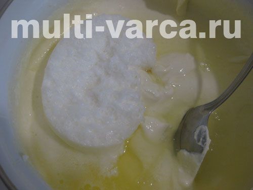 Сирна запіканка з манкою в мультиварці