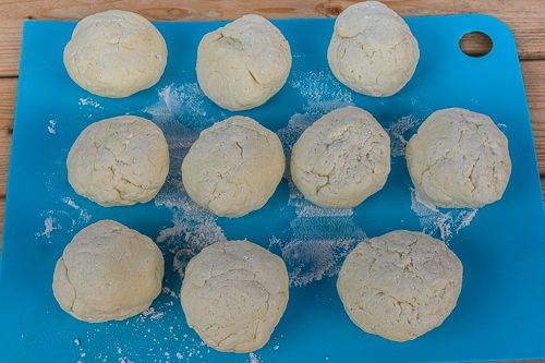 Сирні булочки з сиром