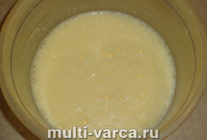 Сирний кекс із родзинками в мультиварці