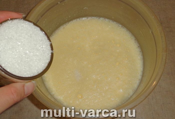 Сирний кекс із родзинками в мультиварці