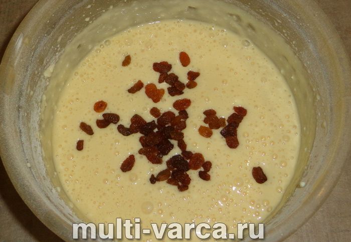 Сирний кекс із родзинками в мультиварці