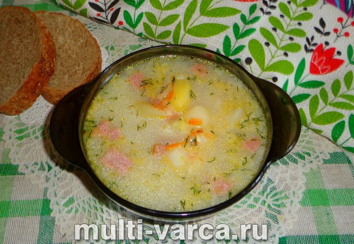 Сирний суп із ковбасою в мультиварці