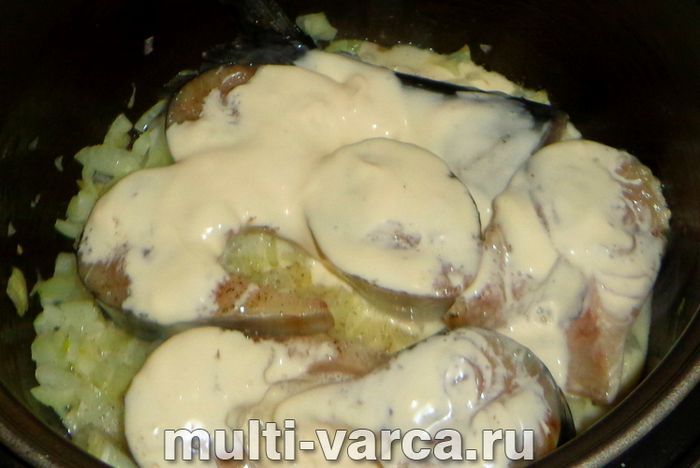 Скумбрія в сметані в мультиварці