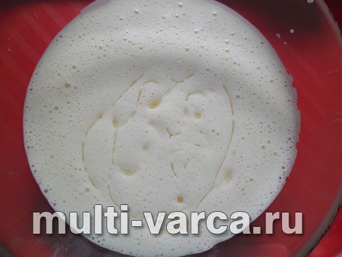 Смачний пиріг із чорносливом
