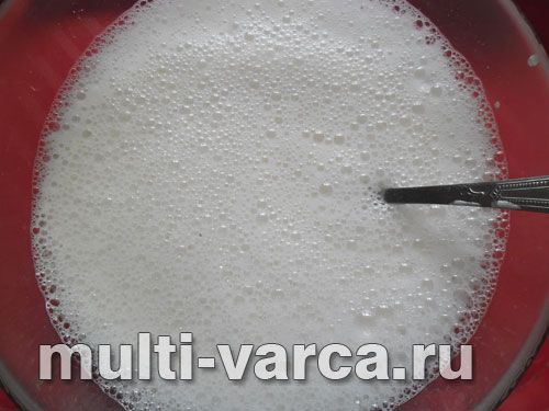Смачний пиріг із чорносливом