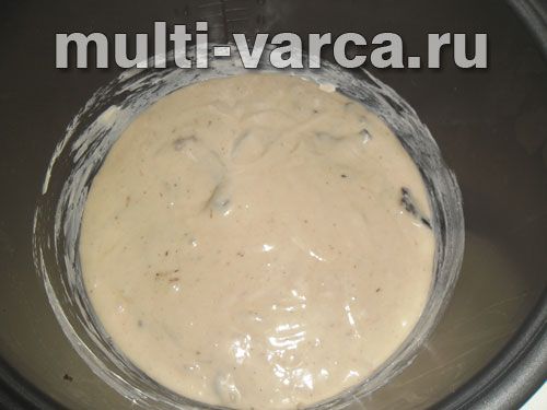 Смачний пиріг із чорносливом