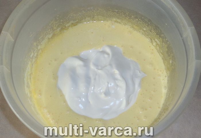 Сметанник зі згущеним молоком у мультиварці