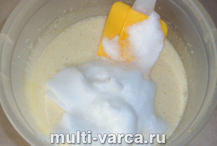 Сметанник зі згущеним молоком у мультиварці