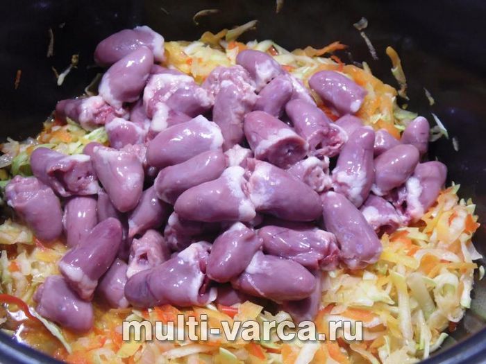 Сочевиця з овочами та курячими сердечками