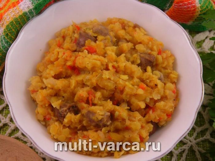 Сочевиця з овочами та курячими сердечками