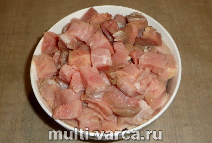 Свинина з печерицями в мультиварці