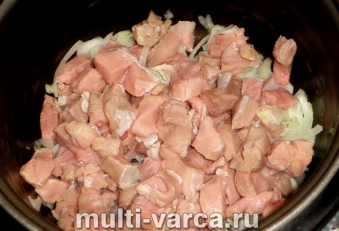Свинина з печерицями в мультиварці