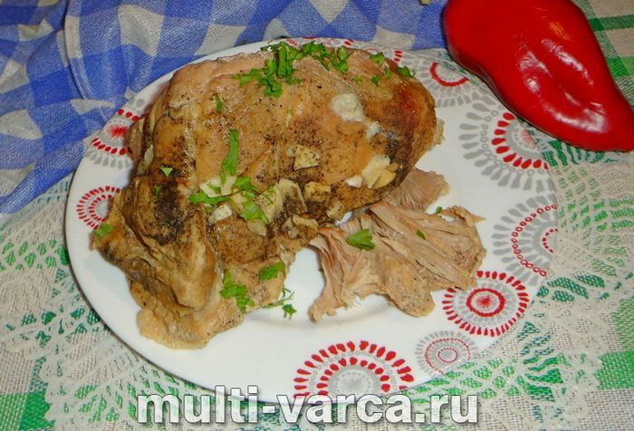 Свиняча лопатка в мультиварці