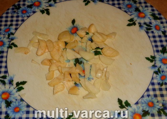 Свиняча лопатка в мультиварці