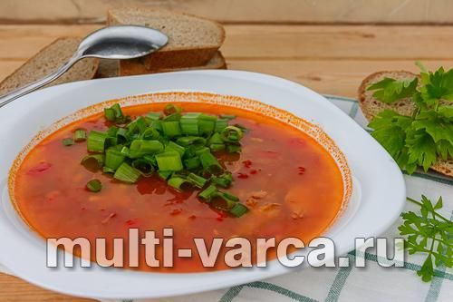 Томатний суп із тунцем і квасолею