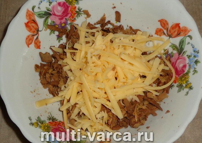 Закусочний рулет з омлету з печінкою та сиром