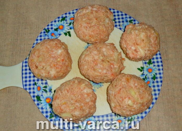 Биточки в соусі в мультиварці