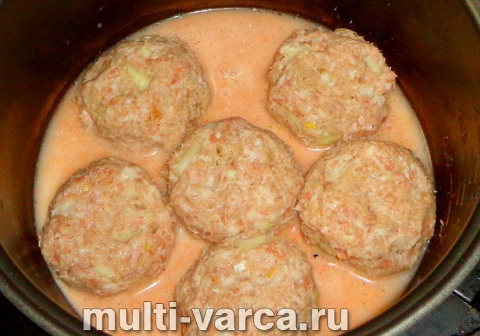 Биточки в соусі в мультиварці