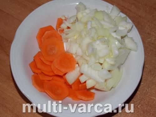 Болгарський перець, тушкований у томатно-овочевому соусі