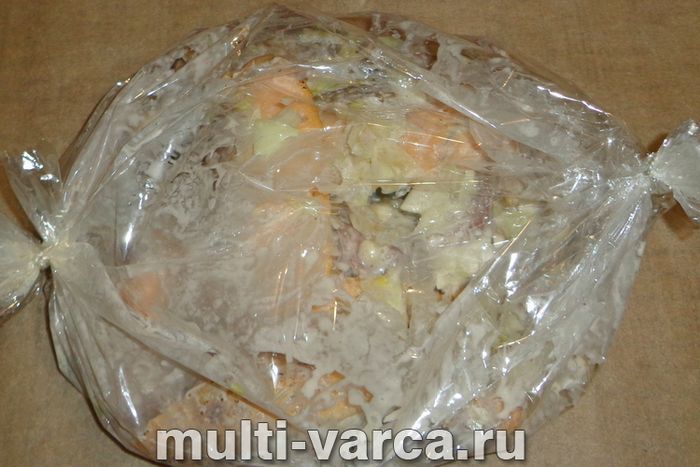 Цесарка в духовці в рукаві