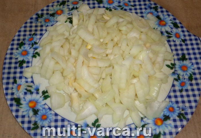 Гомілка індички з картоплею в мультиварці