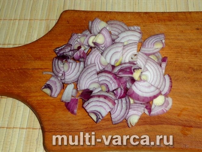 Гороховий суп із ковбасою в мультиварці