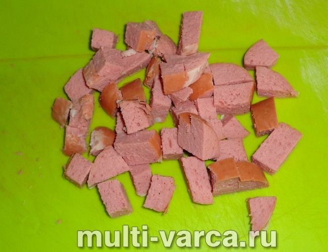 Гороховий суп із ковбасою в мультиварці