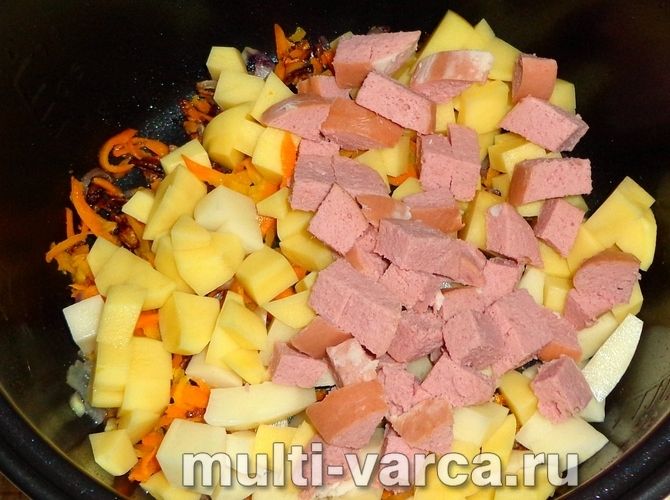 Гороховий суп із ковбасою в мультиварці