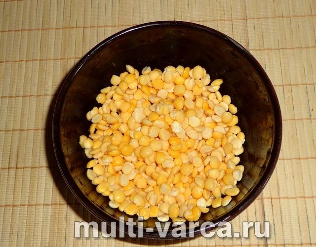 Гороховий суп із ковбасою в мультиварці