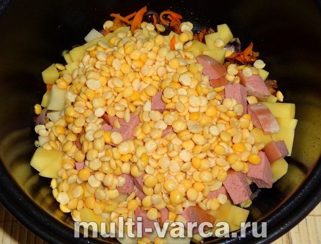 Гороховий суп із ковбасою в мультиварці