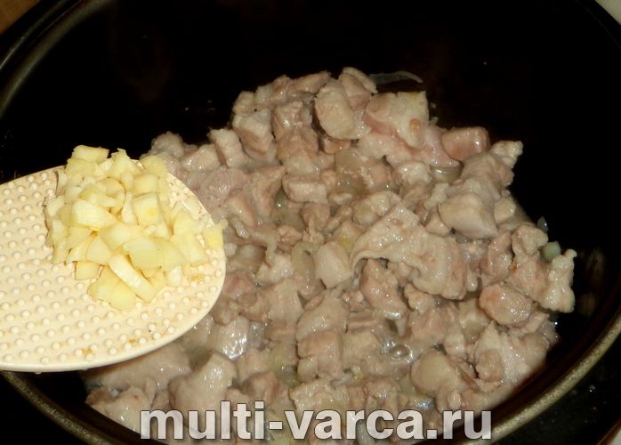 Грудинка тушкована в мультиварці