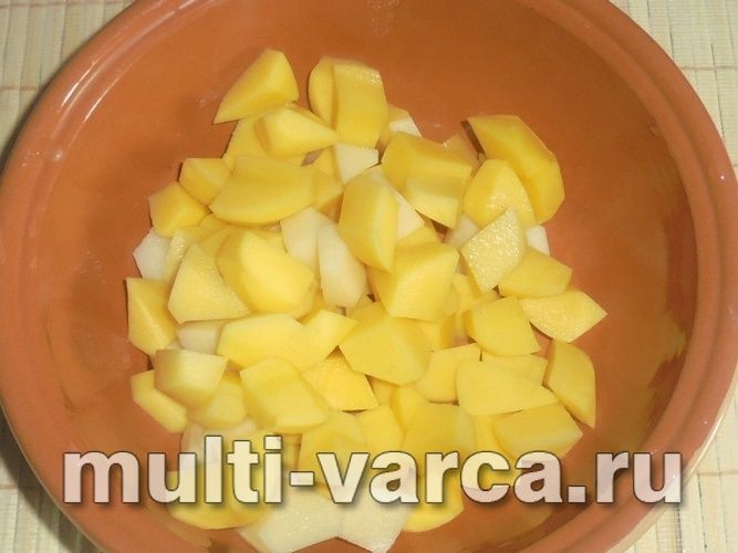 Гусяче філе тушковане з картоплею та чорносливом