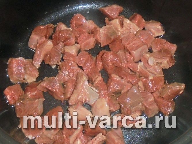 Гусяче філе тушковане з картоплею та чорносливом