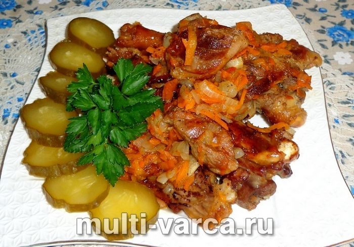 Гуска тушкована в мультиварці шматочками