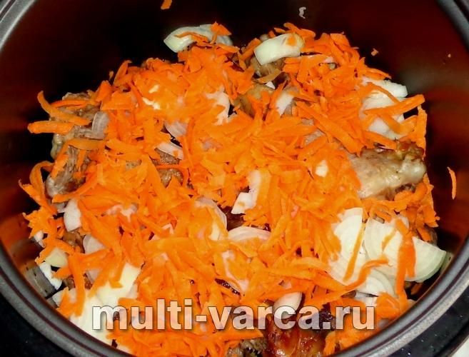 Гуска тушкована в мультиварці шматочками