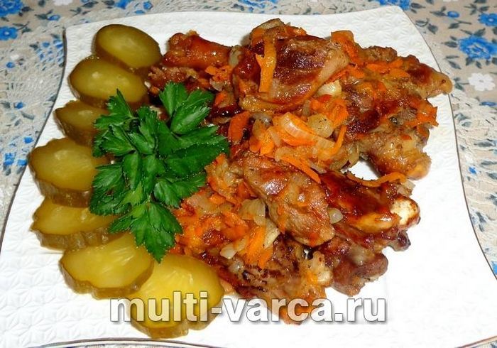 Гуска тушкована в мультиварці шматочками