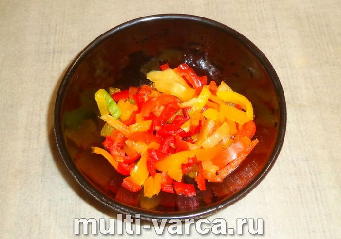 Індичка з перцем у мультиварці