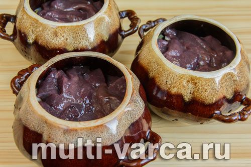 Яловича печінка, тушкована в горщиках в аерогрилі