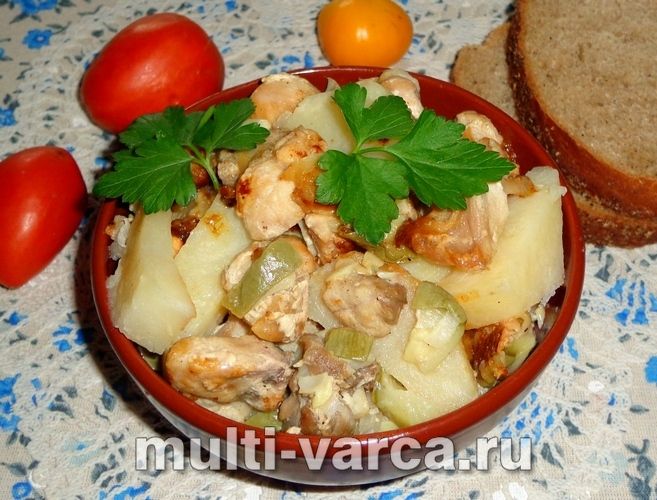 Кабачки з м'ясом і картоплею в мультиварці