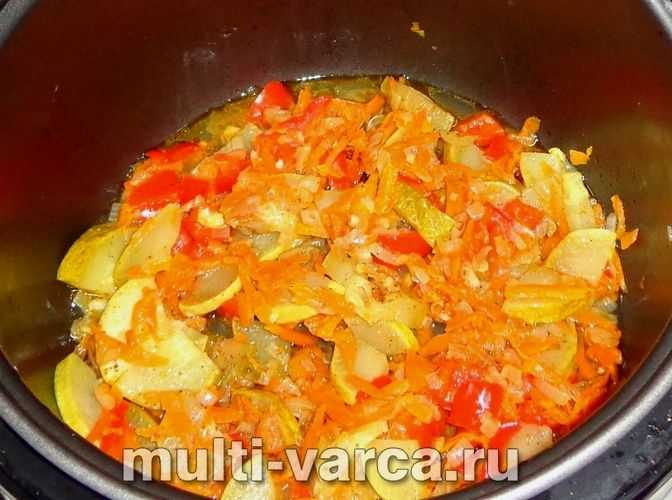 Кабачки з перцем у мультиварці