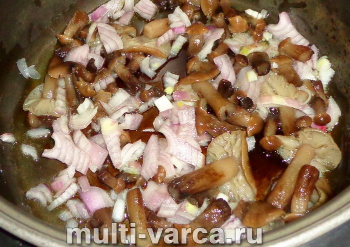 Картопля, фарширована грибами в мультиварці