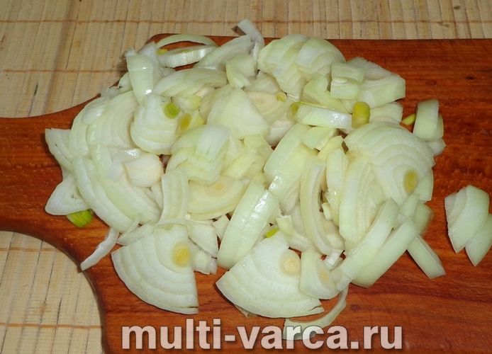 Картопля в мультиварці з цибулею і помідорами